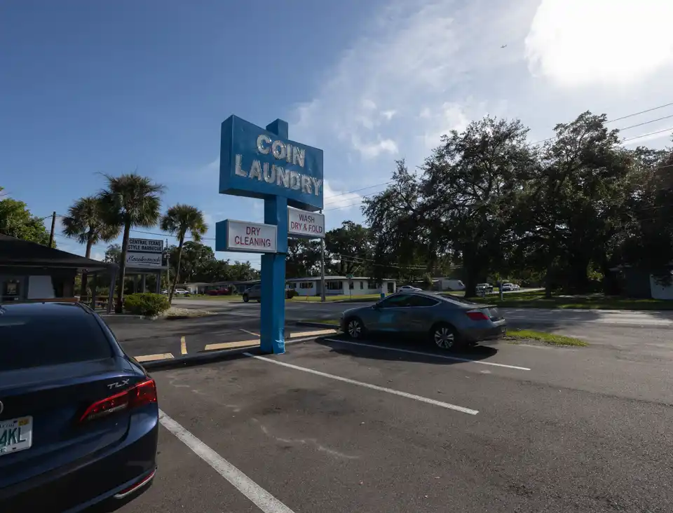 Crystal Clean Laundromat 70441 (1)