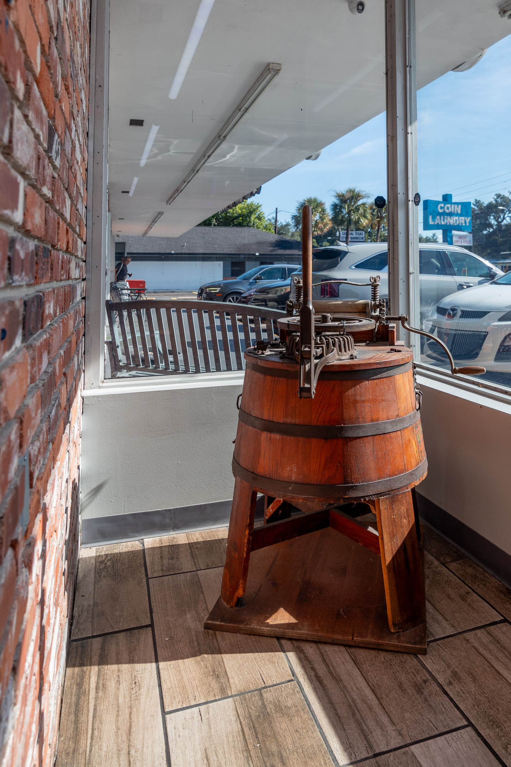 Crystal Clean Laundromat 70525