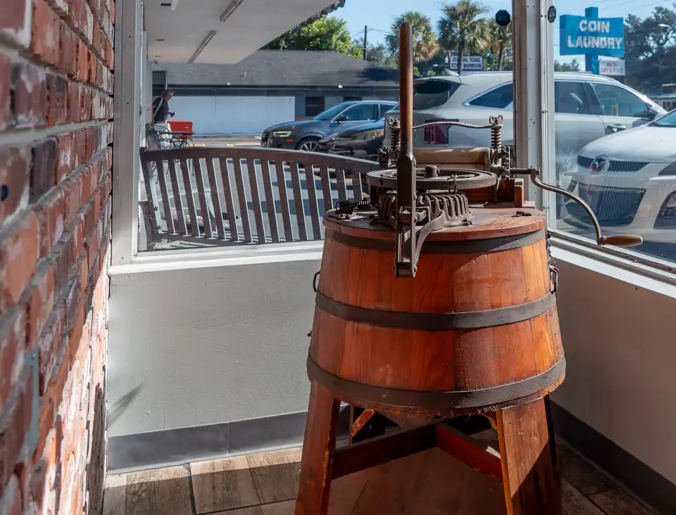 Crystal Clean Laundromat 70525